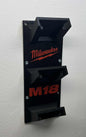 Batterifäste Milwaukee M18 x3, väggmonterat