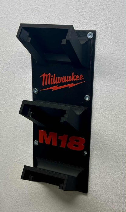 Batterifäste Milwaukee M18 x3, väggmonterat