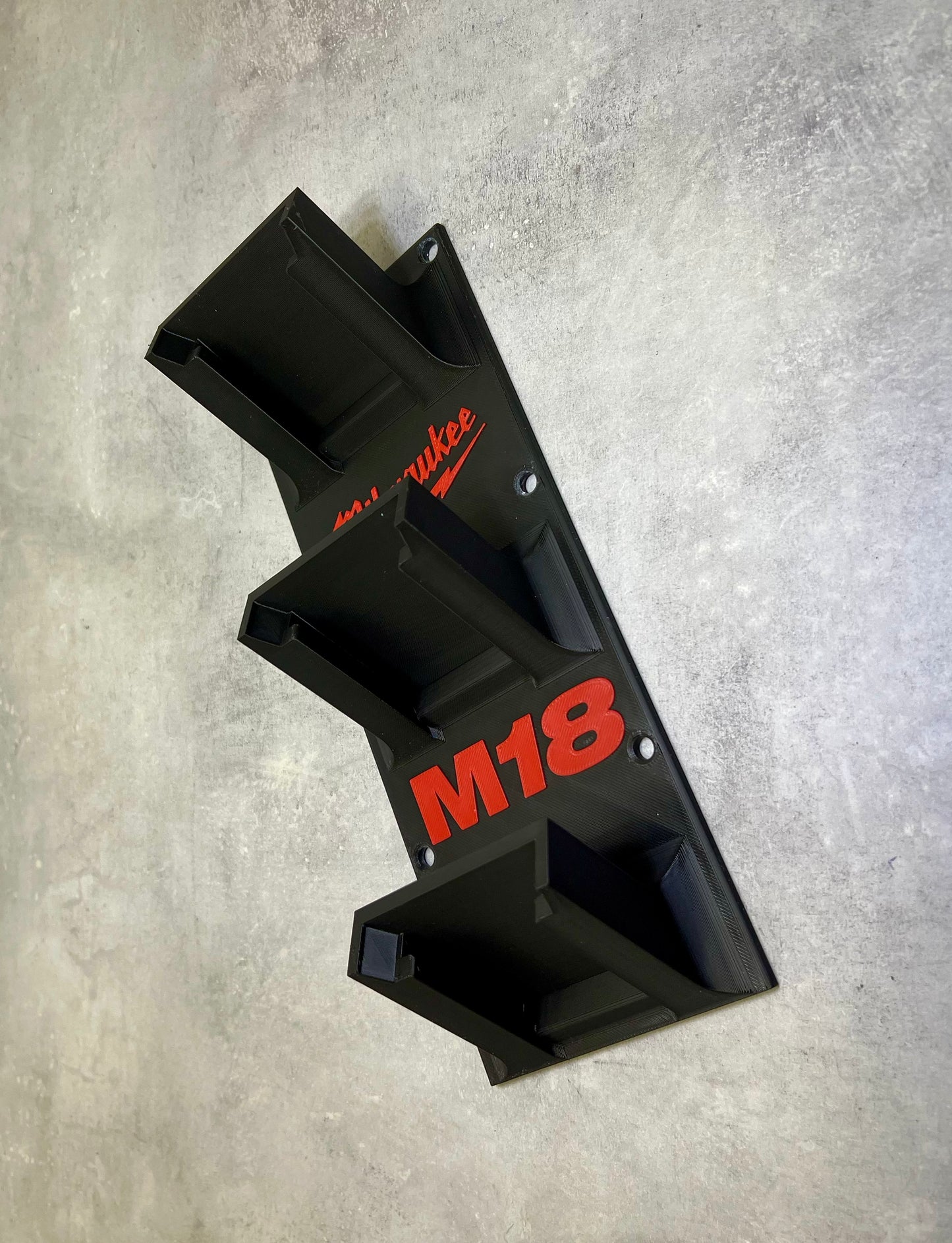 Väggmonterad Batterihållare för 3st Milwaukee M18 Batterier